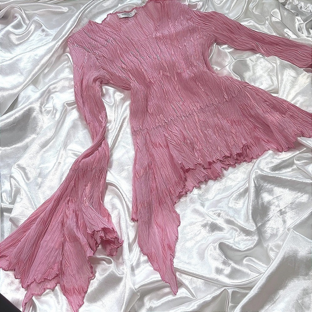 y2k Blouse Pink Excellent Plisse Crinkle Flare Sleeve Sharkbite Hem Top